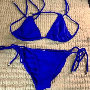 Venus string bikini. Size 2. Never worn.